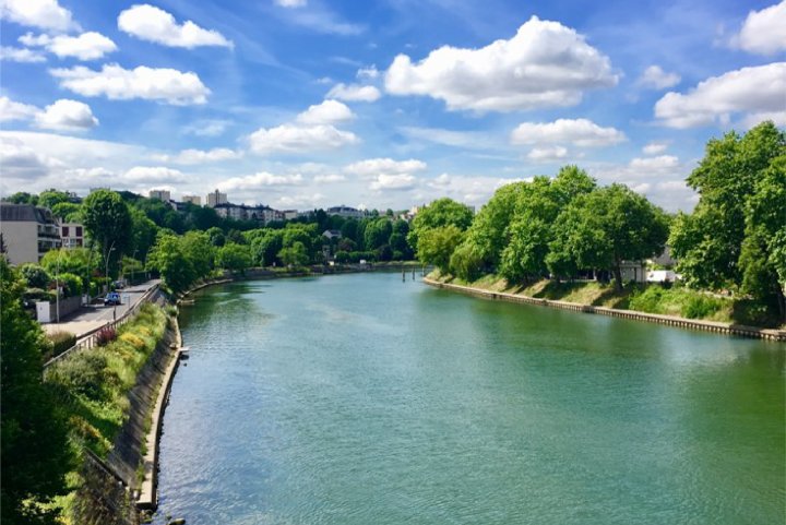 Bâtiments, panneaux, pistes cyclables Paris va réfléchir à sa future  image